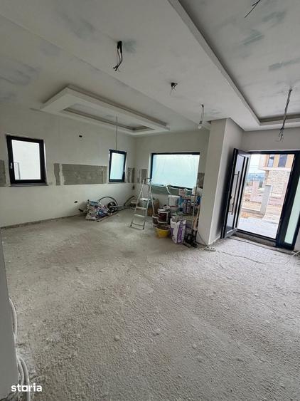 Casă cu 4 camere cu Teren 500 Mp în Podu Roș