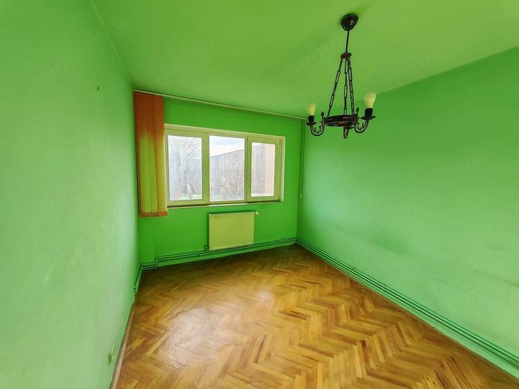 Apartament cu 4 camere decomandat în Cetății