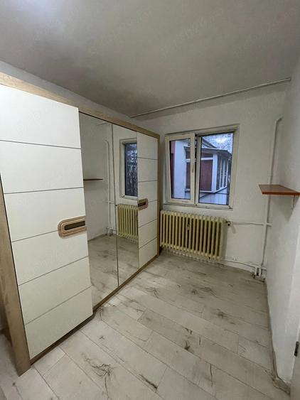 Apartament cu 2 camere decomandat în Craiovița Nouă