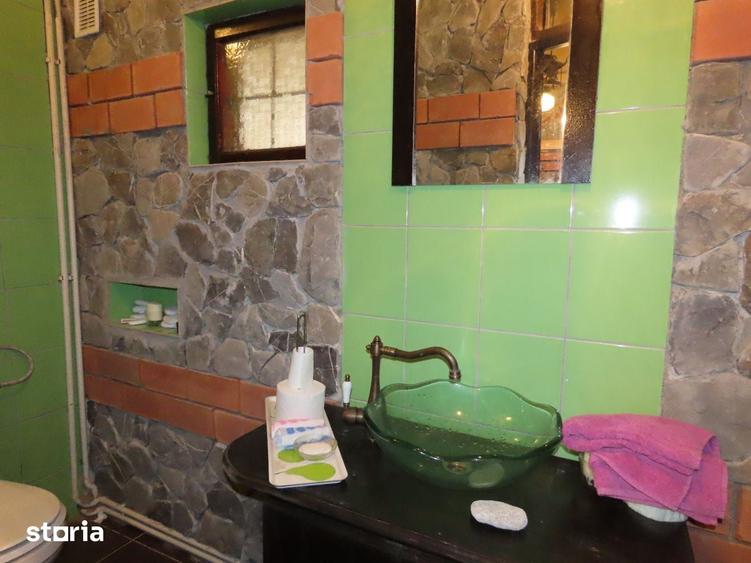 Casă cu 5 camere cu Teren 200 Mp în Moroeni