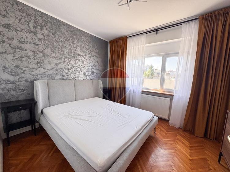 Apartament cu 4 camere în Periferie