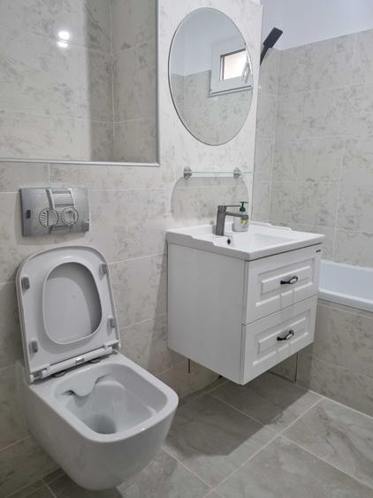 Apartament cu 3 camere decomandat în Exterior Vest
