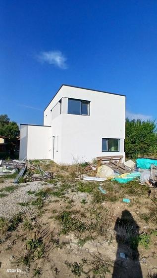Casă cu 4 camere cu Canalizare în Ștrand