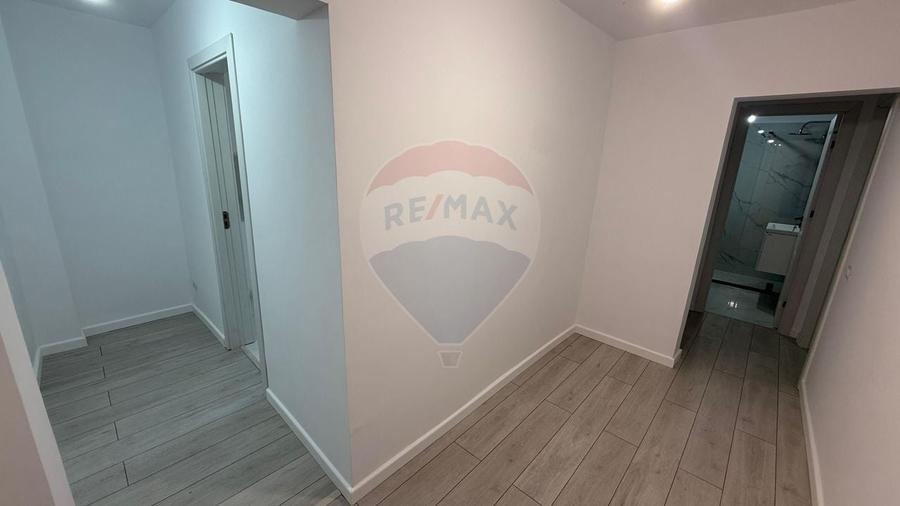 Apartament cu 3 camere decomandat în Sud