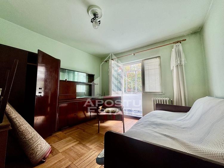 Apartament cu 4 camere decomandat, mobilat în Dâmbovița