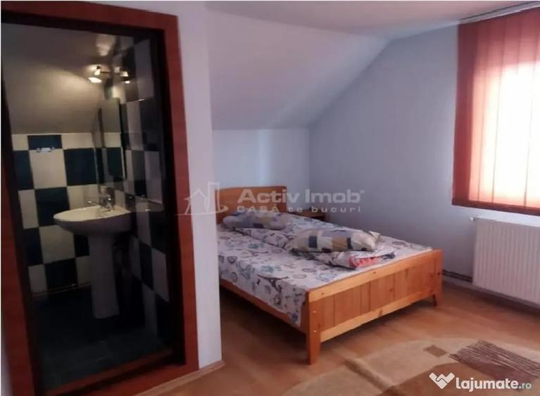 Casă cu 11 camere cu Teren 980 Mp în Central
