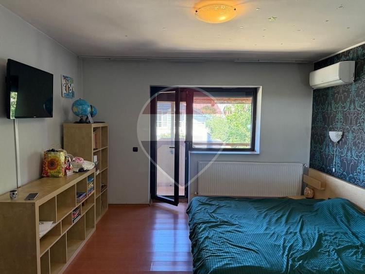 Duplex cu 7 camere cu Teren 235 Mp în Central