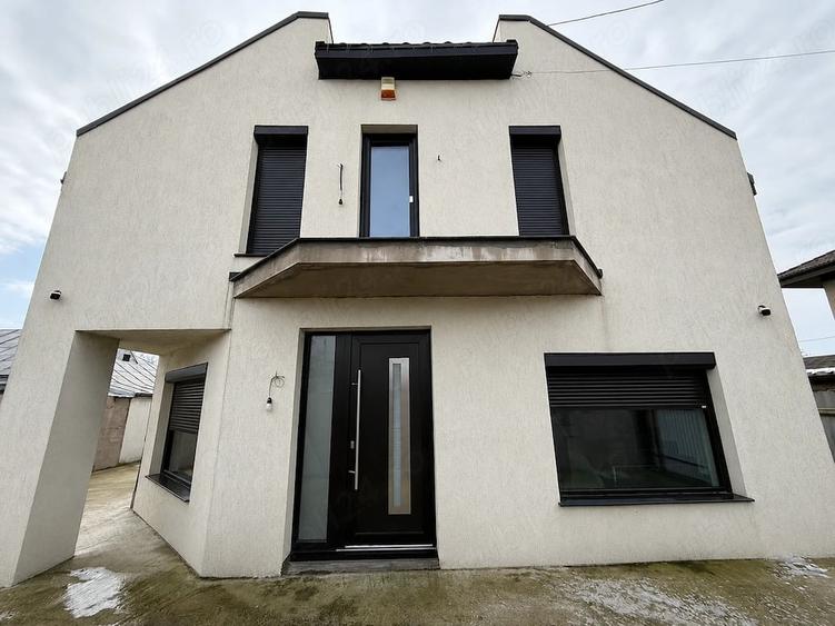 Casă cu Teren 242 Mp în Izvoare