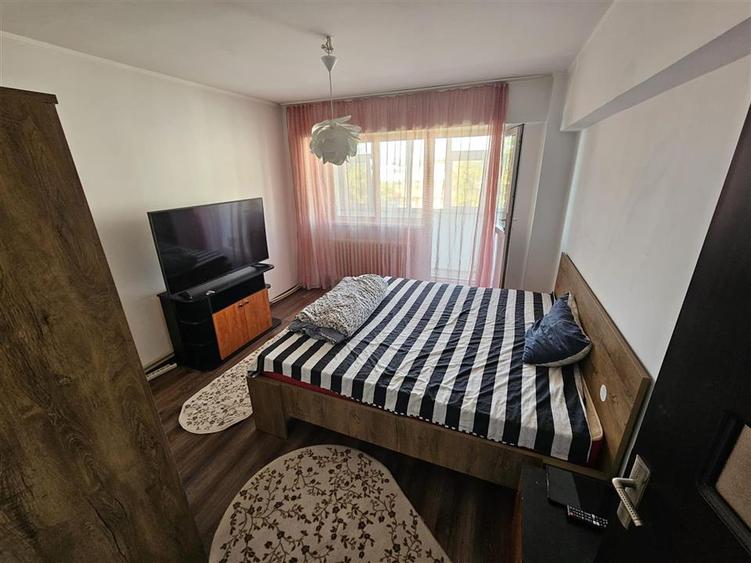 Apartament cu 3 camere decomandat în Buzaului