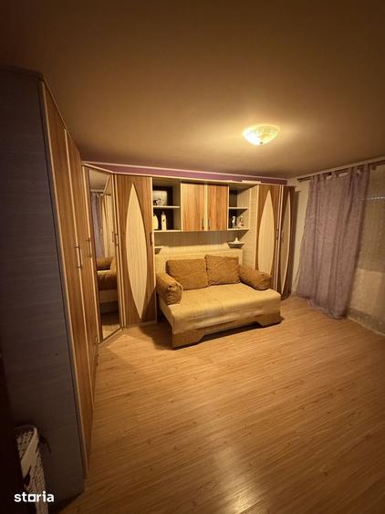 Casă cu 6 camere cu Teren 1300 Mp în Ogrezeni