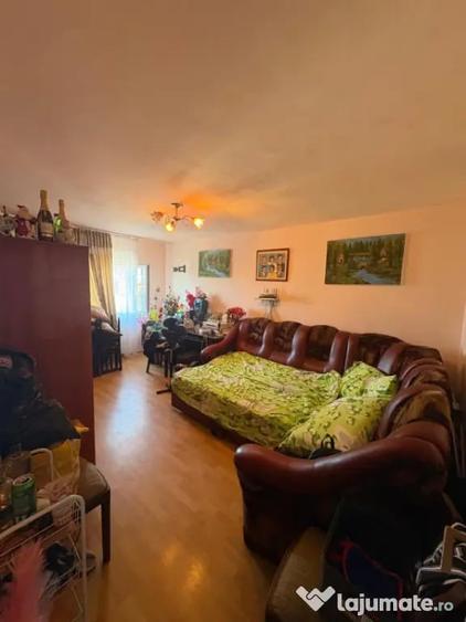 Apartament cu 3 camere decomandat în Vest
