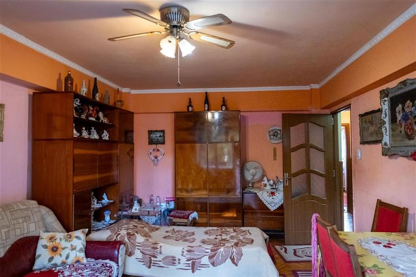Apartament cu 4 camere decomandat în Decebal
