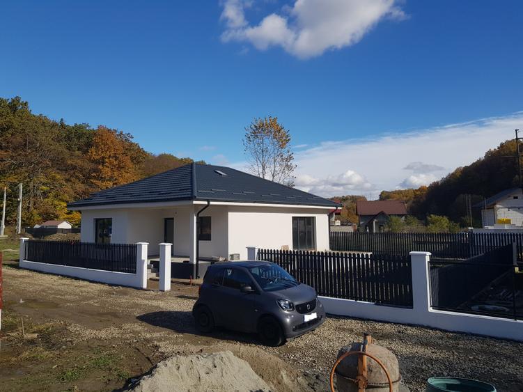 Casă individuală cu 3 camere cu Teren 350 Mp în Uiasca