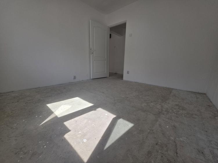 Apartament 3 camere etajul 2 .se preda finisat! Parchetul, gresia si faianta sunt incluse in pret, la alegerea cumparatorului - 6