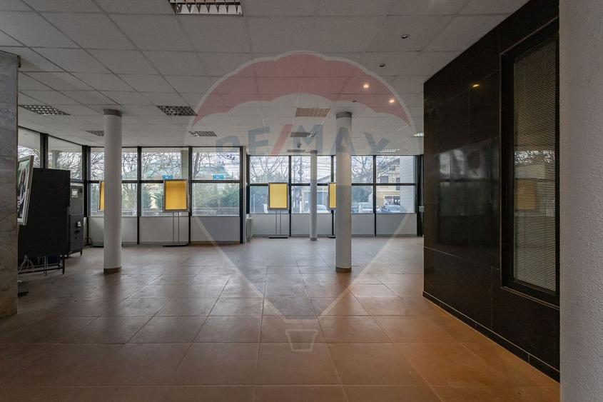 Spațiu comercial, de 1,048 mp, în Central