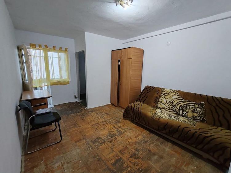 Garsonieră decomandată în Central
