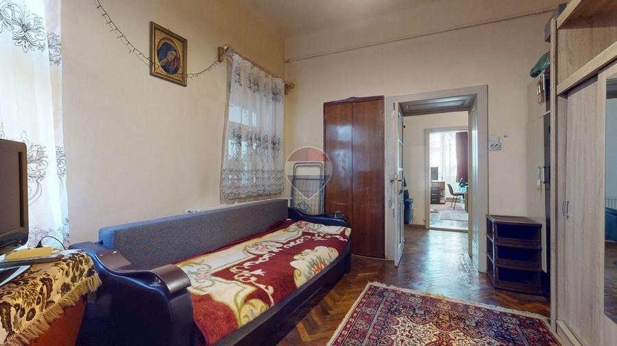 Apartament cu 3 camere decomandat în Centrul Istoric