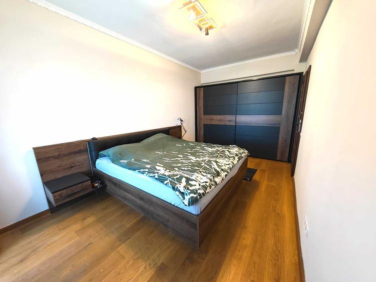 Apartament cu 3 camere decomandat în Florești