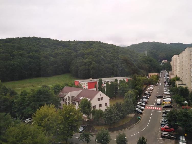 Apartament cu 4 camere în Răcădău