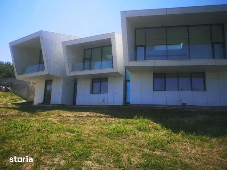Casă cu Teren 2665 Mp în Central