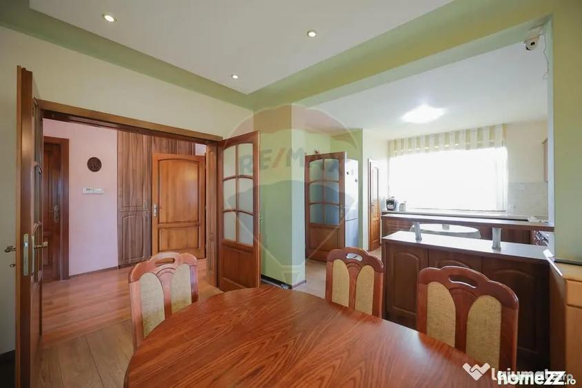 Casă cu 5 camere cu Teren 1000 Mp în Sânmartin