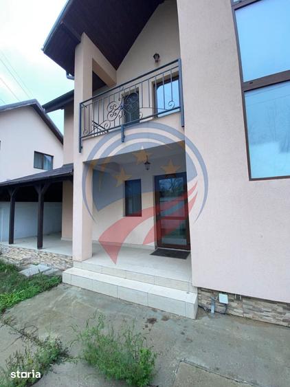 Casă cu 4 camere cu Teren 250 Mp în Lăpuș