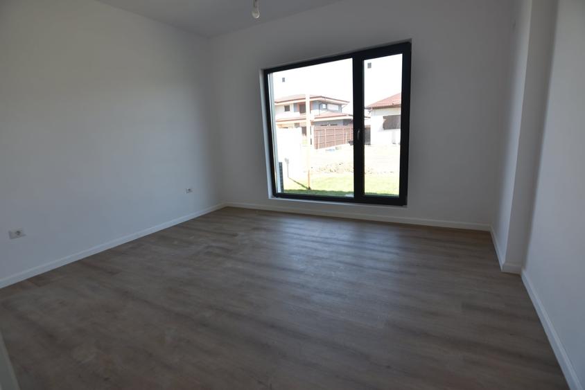 Casă individuală cu 4 camere cu Teren 400 Mp în Domnești