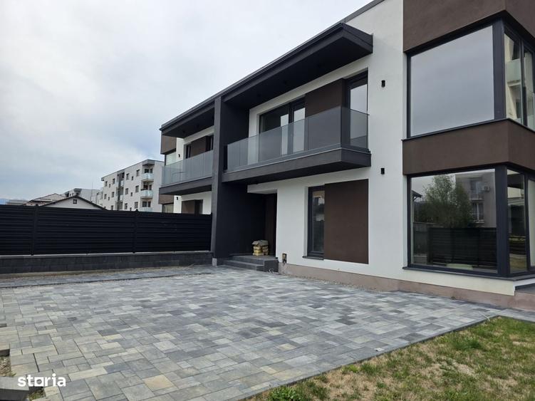 Casă cu 4 camere cu Teren 335 Mp în IAR