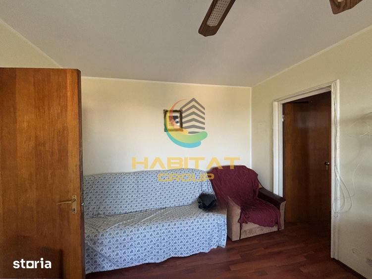 Apartament cu 3 camere semidecomandat în Berceni