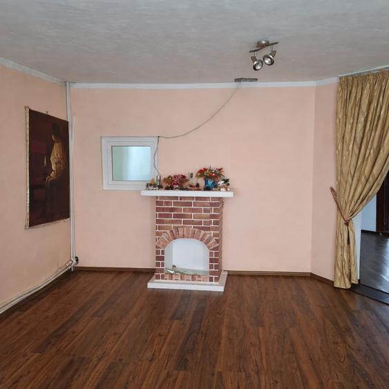 Casă individuală cu 6 camere cu Garaj în Clociov