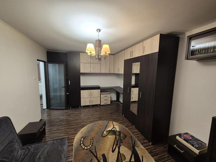 Apartament cu 2 camere decomandat, mobilat în P-ța Gorjului