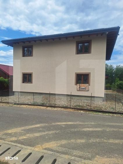Casă cu 7 camere cu Teren 1000 Mp în Central