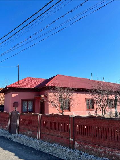 Casă cu 4 camere cu Teren 1337 Mp în Țigănești