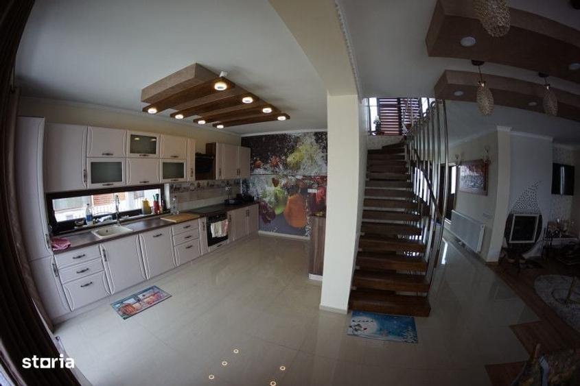 Casă cu 4 camere în Sânnicoară