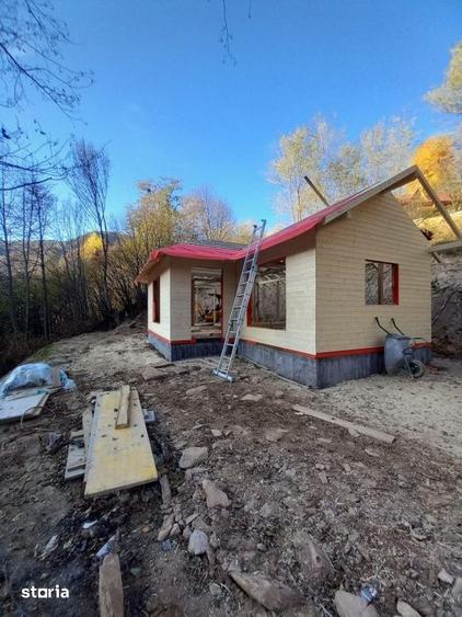 Casă cu 3 camere cu Teren 910 Mp în Vale