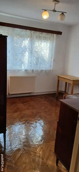 Apartament cu 3 camere semidecomandat în Central