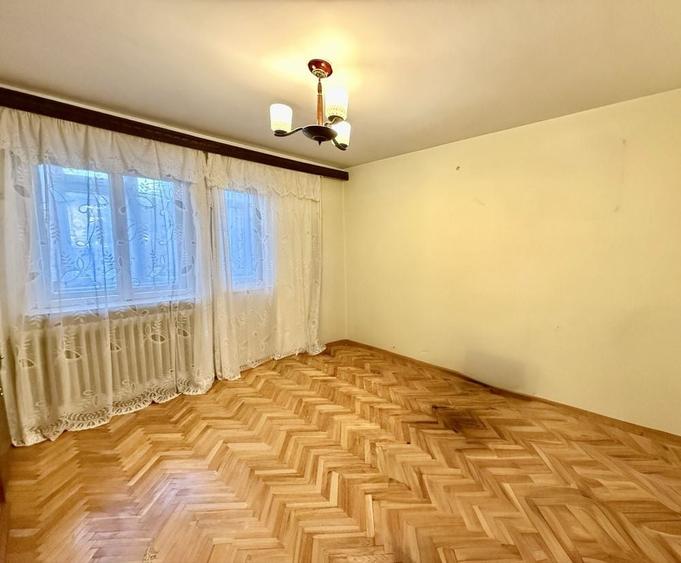 Apartament cu 3 camere decomandat în Popoveni