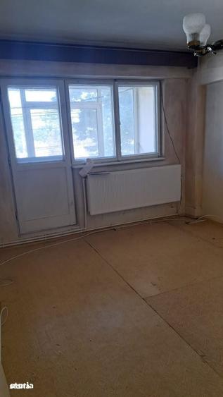 Apartament cu 3 camere în Brăilița