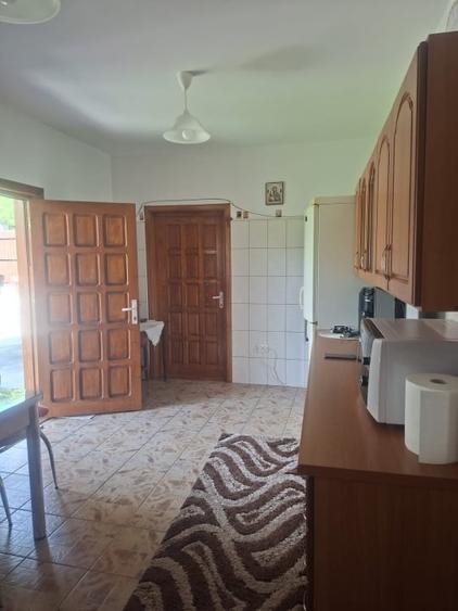 Casă individuală cu 4 camere cu Canalizare în Surani