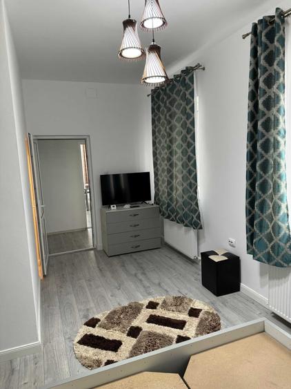 Apartament cu 2 camere semidecomandat în Petru Rareș
