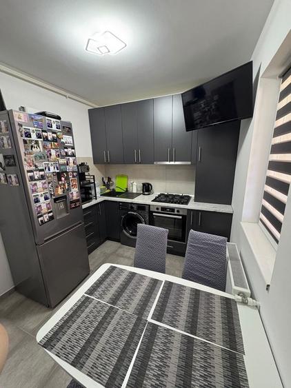 Apartament cu 3 camere decomandat în Fundeni