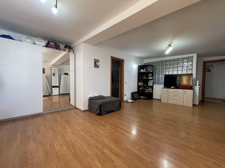 Duplex cu 8 camere cu Canalizare în Otopeni