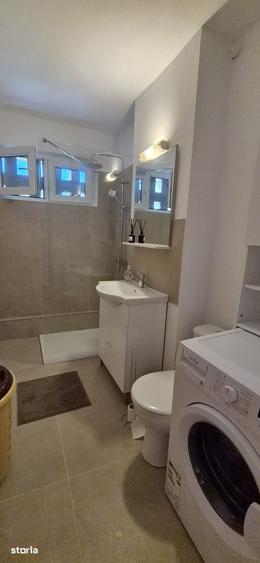 Apartament cu 3 camere decomandat în Girocului