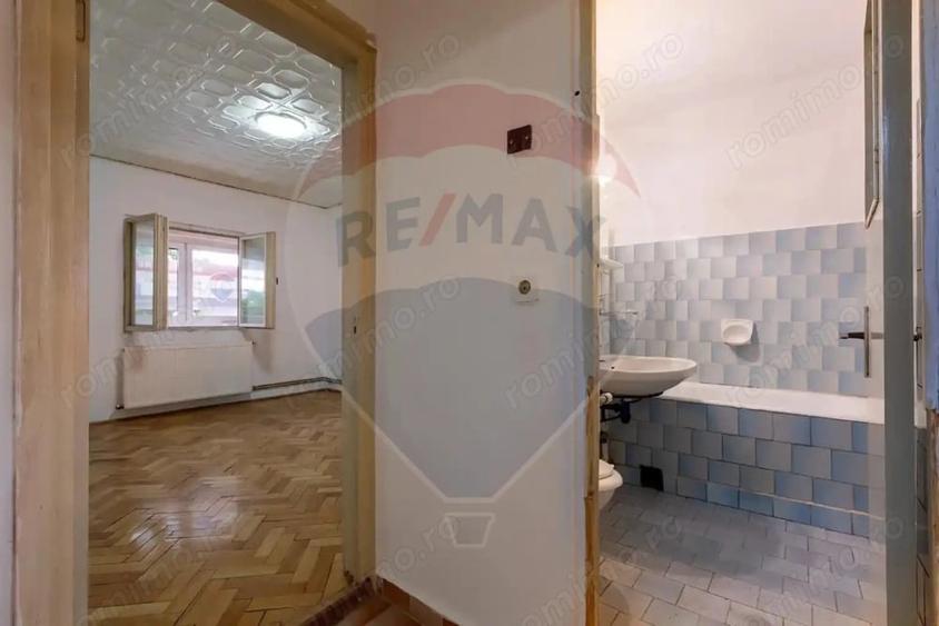Apartament cu 3 camere decomandat în Central