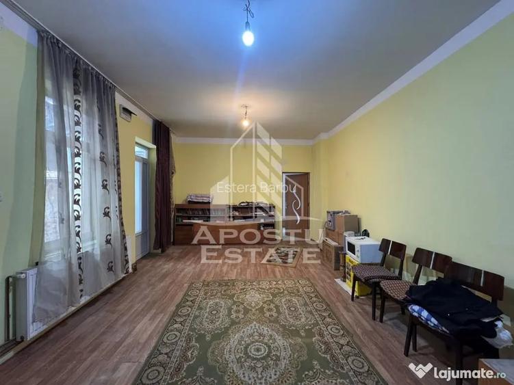 Casa cu acces stradal ?i posibilitate de recompartimentare - Timisoara (Timis)