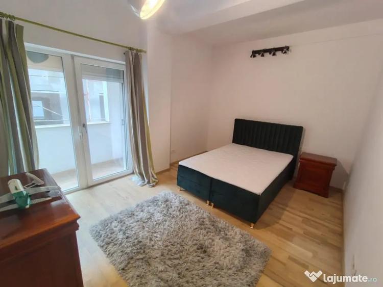 Apartament cu 3 camere semidecomandat, mobilat în Ultracentral