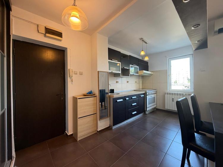 Apartament cu 3 camere semidecomandat în Titan