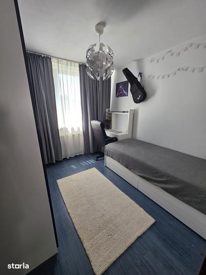 Apartament cu 3 camere decomandat în Titan