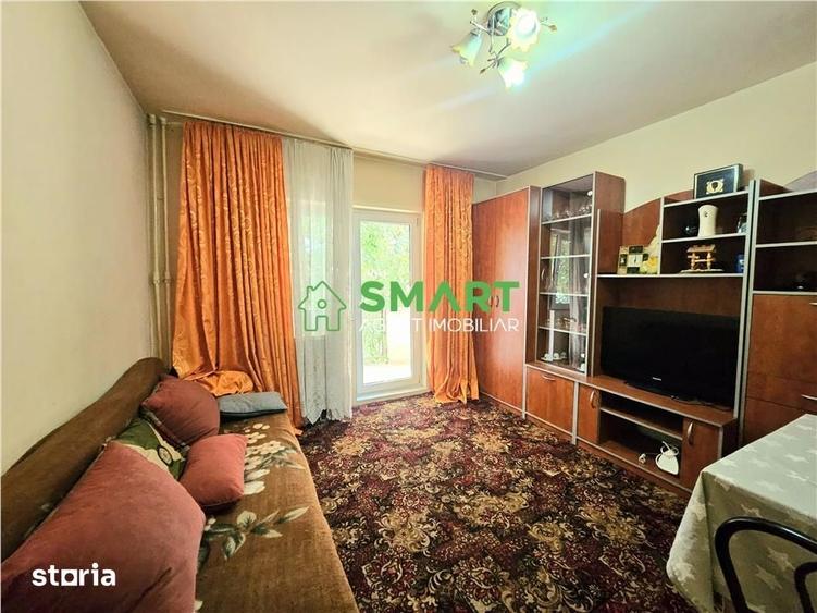 Apartament cu 3 camere decomandat în Pârneava