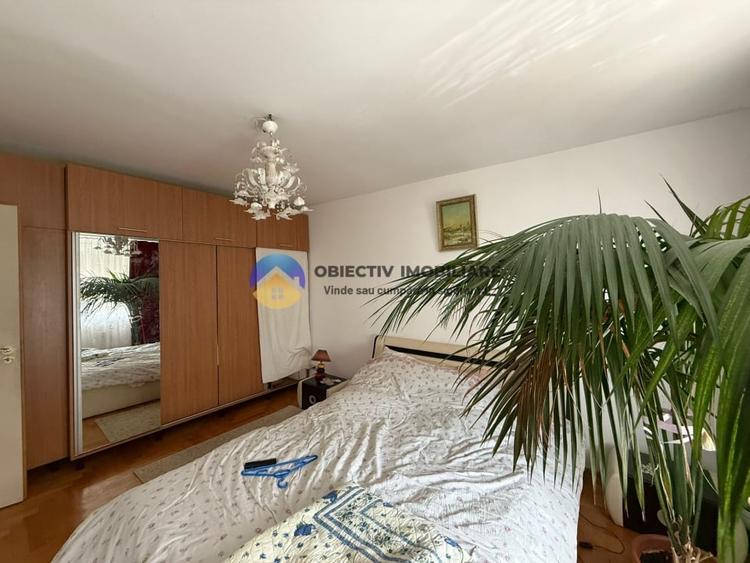 Apartament cu 4 camere semidecomandat în Precista